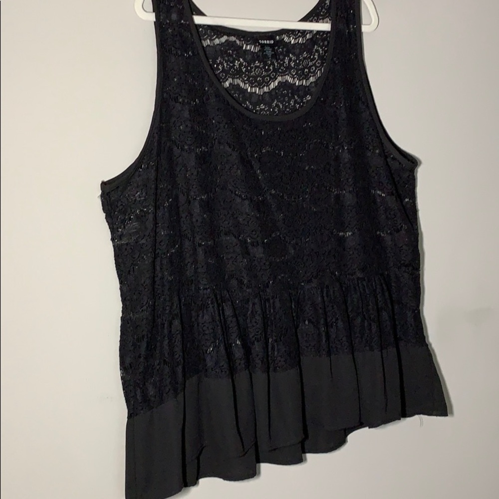 🖤 Beautiful Ruffle Hemline Tank 🖤
